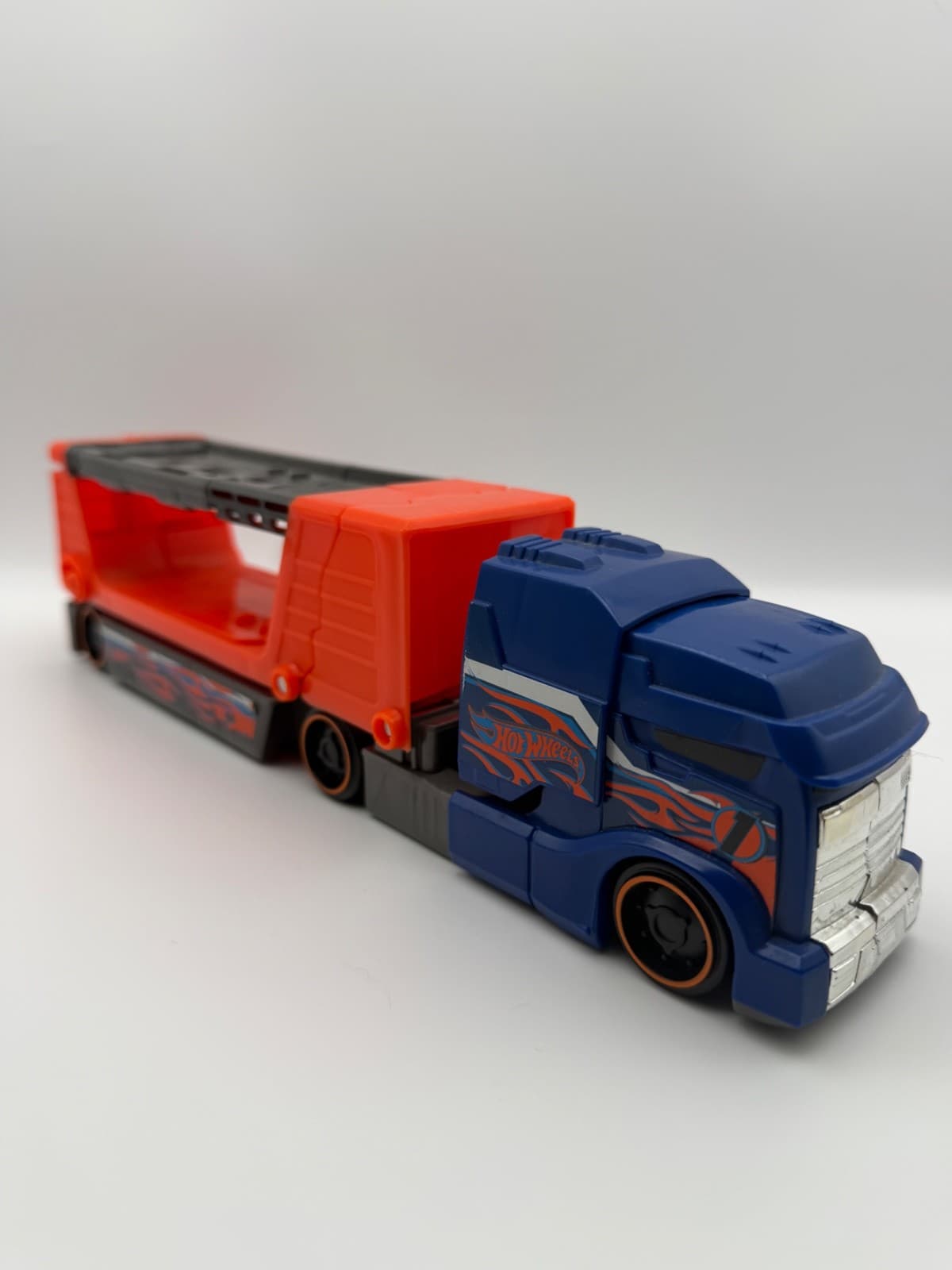 Hot Wheels Crashin Big Rig Smashing Semi Transport Truck Blue Orange - Thumbnail 3