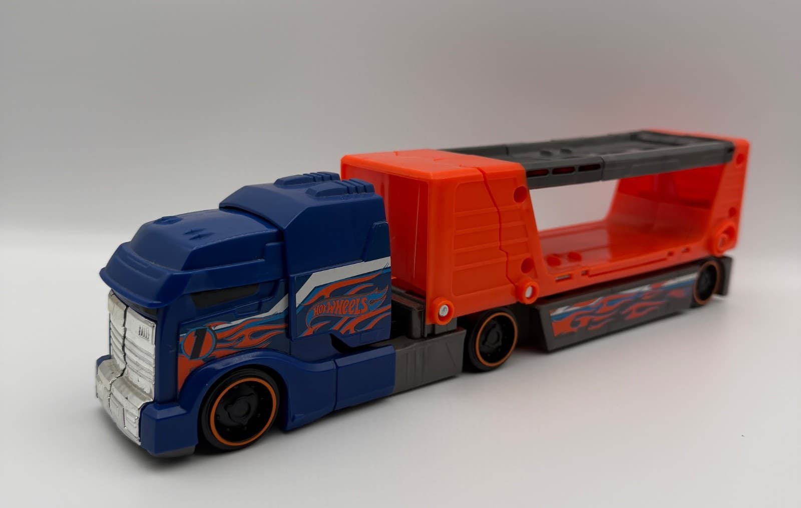 Hot Wheels Crashin Big Rig Smashing Semi Transport Truck Blue Orange - Thumbnail 2
