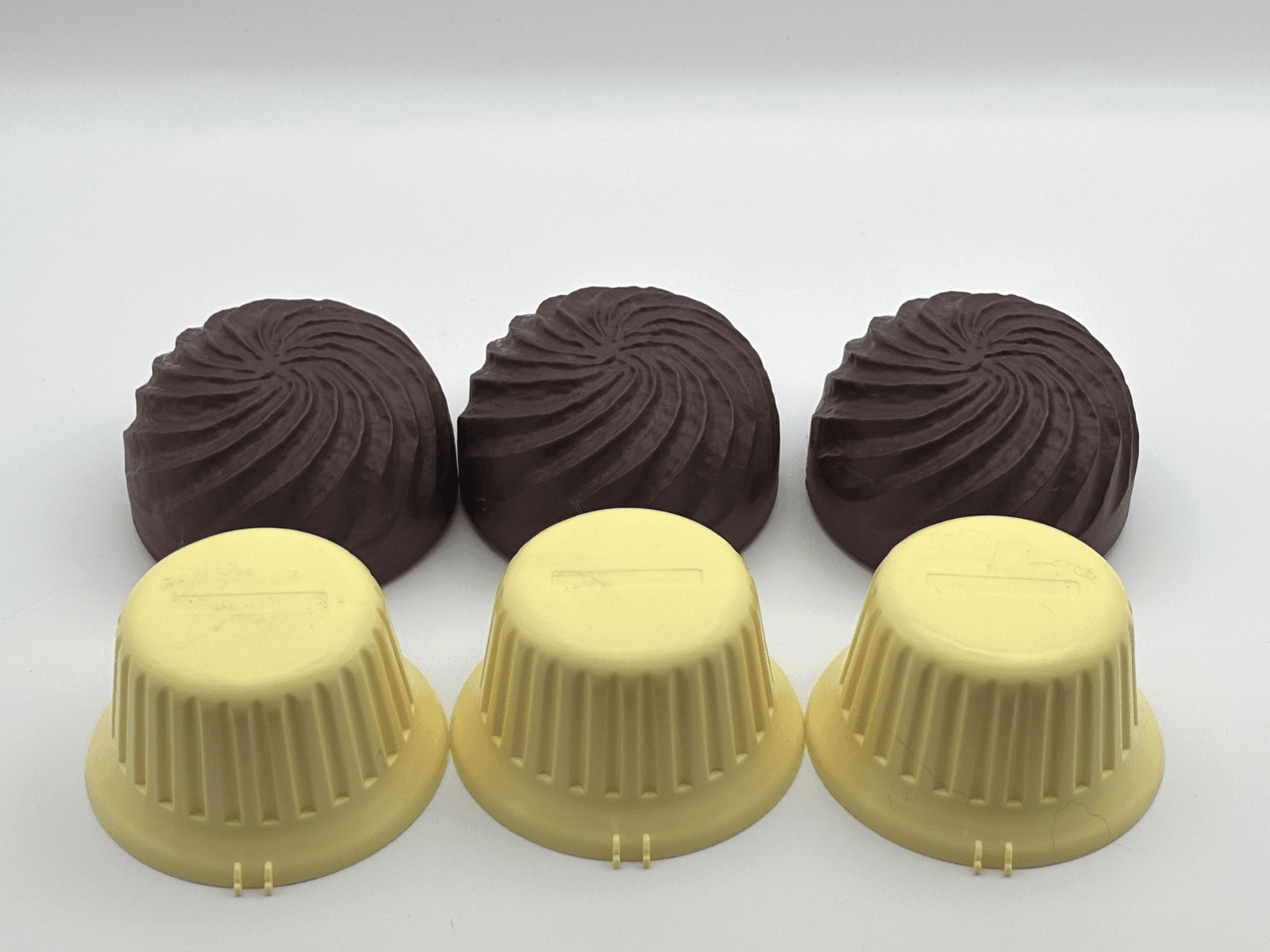 Vintage Range Kleen Go Go Cupcase Cupcake Muffin Holders Set of 3 Brown Yellow - Thumbnail 5