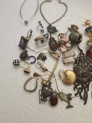 VTG Costume Jewelry SINGLE earring Lot Mixed estate find hoop craft stud wear - Thumbnail 5