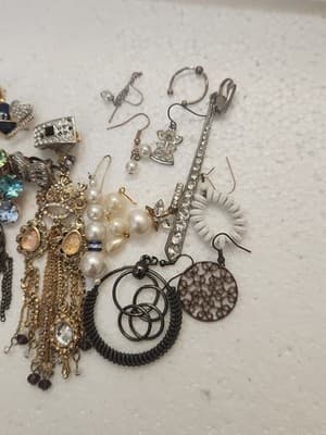 VTG Costume Jewelry SINGLE earring Lot Mixed estate find hoop craft stud wear - Thumbnail 7