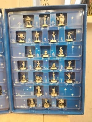 2005 DISNEY HONG KONG 42 MAGICAL MINIATURES AND STORAGE CASE 7 ELEVEN RARE - Thumbnail 3