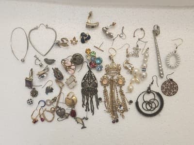 VTG Costume Jewelry SINGLE earring Lot Mixed estate find hoop craft stud wear - Thumbnail 3