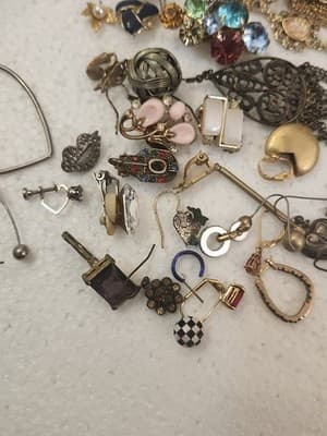 VTG Costume Jewelry SINGLE earring Lot Mixed estate find hoop craft stud wear - Thumbnail 6
