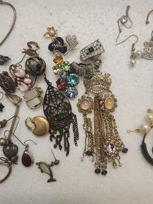 VTG Costume Jewelry SINGLE earring Lot Mixed estate find hoop craft stud wear - Thumbnail 4