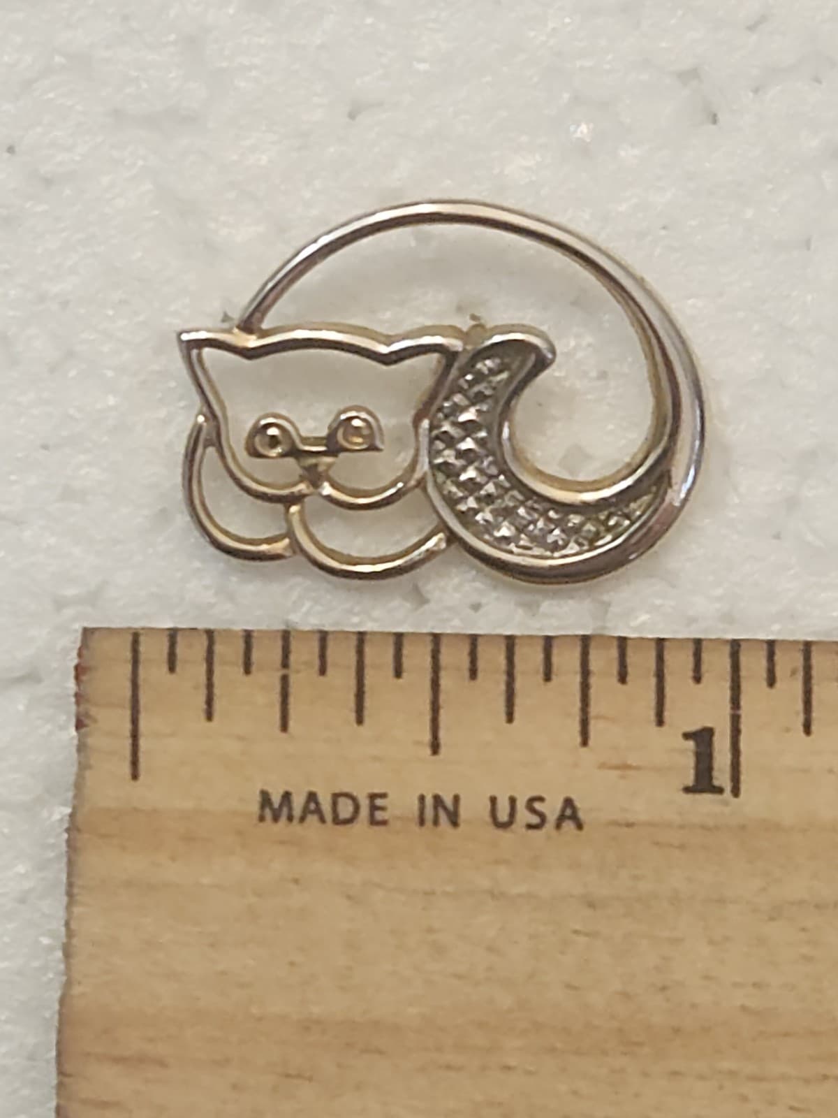 Signed AVON Kitty Cat Animal Two Tone Lapel Tack Pin Brooch - Thumbnail 2