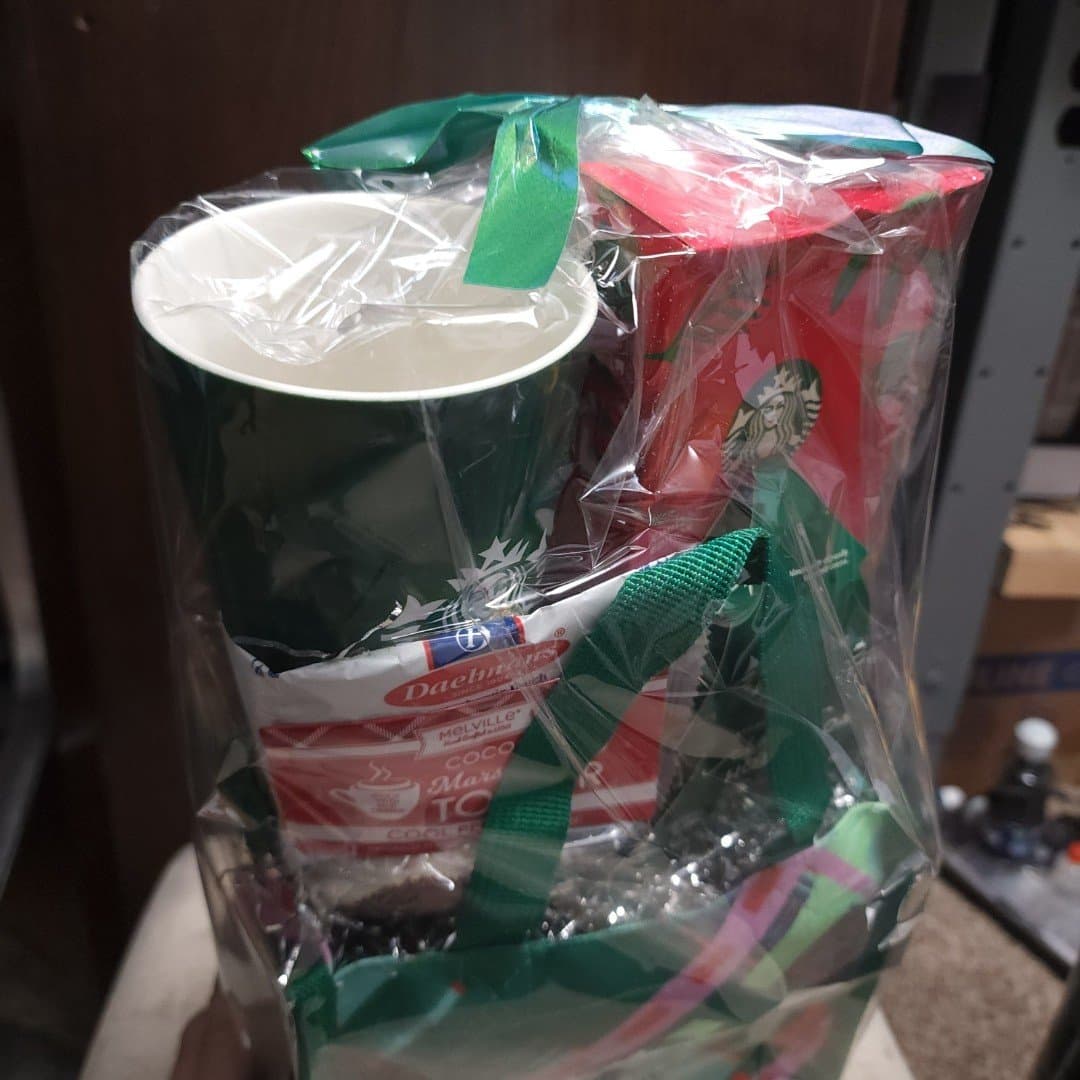 STARBUCKS WINTER WONDERLAND COFFEE & HOT COCOA COFFEE MUG SET/GIFT BASKET - Thumbnail 5