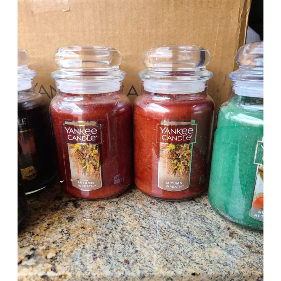 AUTUMN WREATH 32OZ YANKEE CANDLE (APPLE, CINNAMON, CLOVE & NUTMEG AROMA) - Thumbnail 2