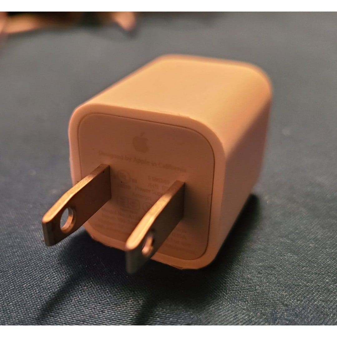 Apple 5W USB Power Adapter (4) - Thumbnail 8