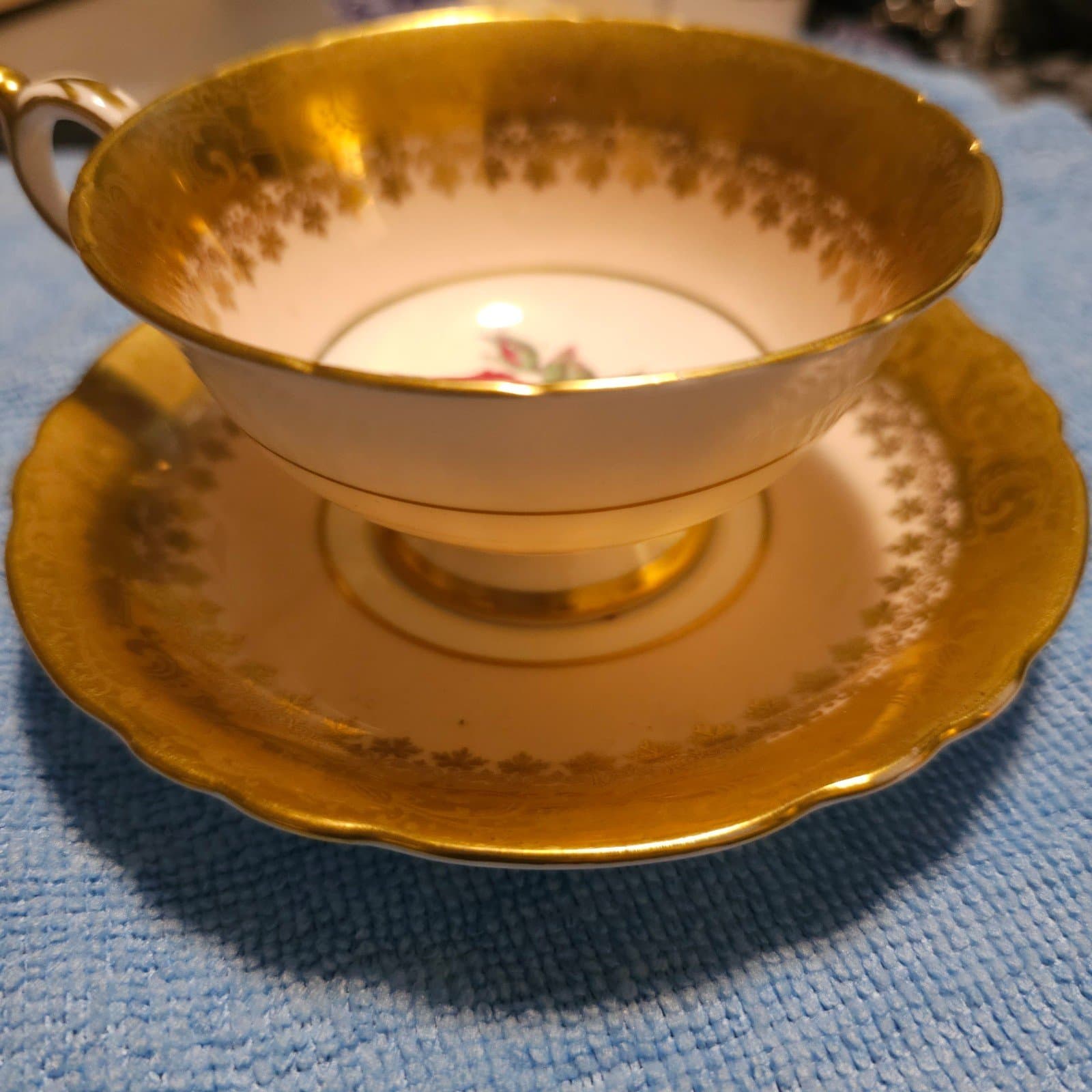 Paragon England Red Rose on Pink Background Golden Tea Cup & Saucer Set - Thumbnail 2