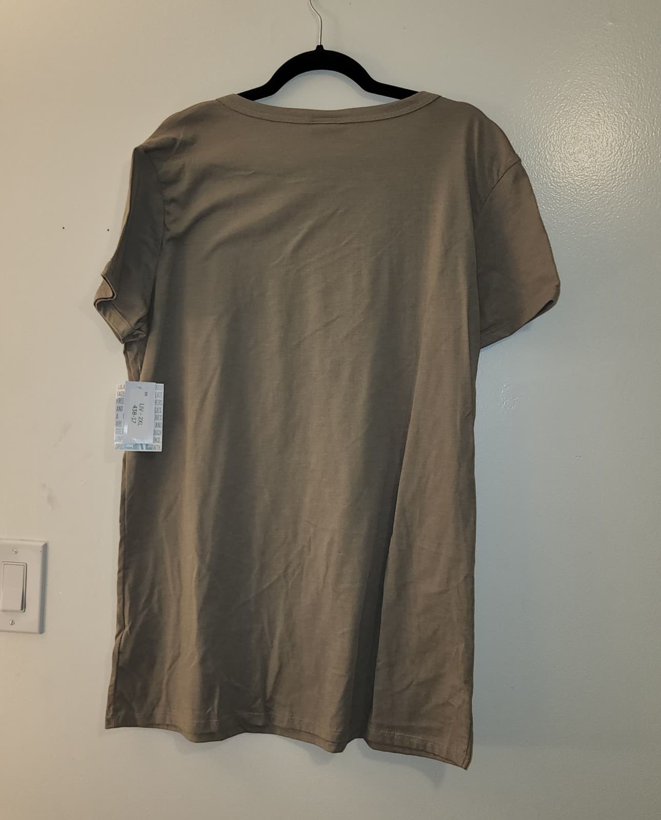 Lularoe "SummerRocks" Liv-T Tshirt on Size 2xl olive green color - Thumbnail 3