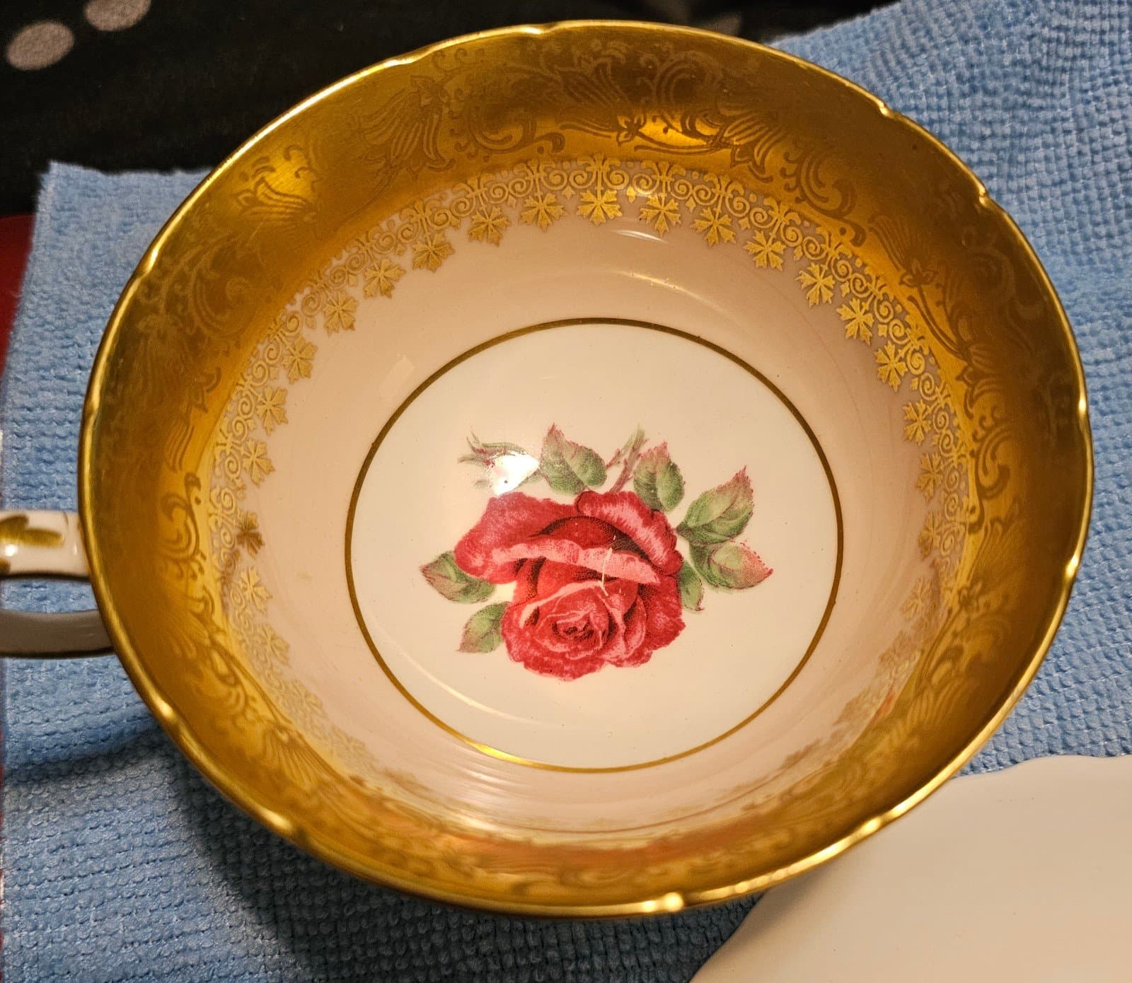 Paragon England Red Rose on Pink Background Golden Tea Cup & Saucer Set - Thumbnail 6