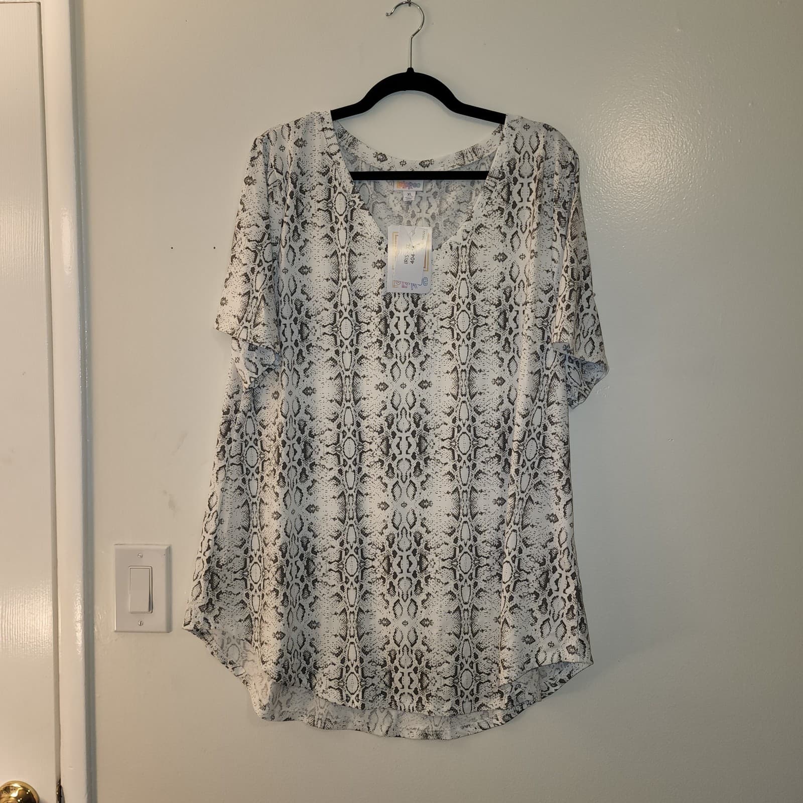 Set of 2 LulaRoe Iris V-Neck Tunic Top Size XL - Thumbnail 6