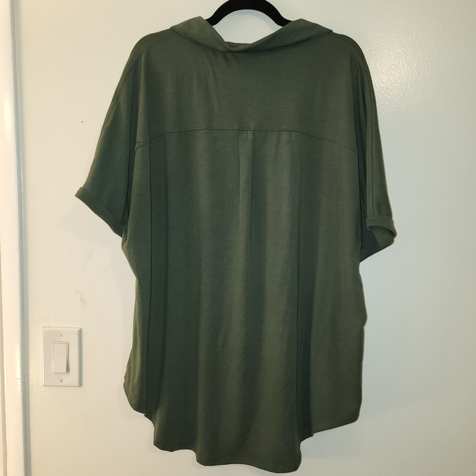 Green LulaRoe Button Up Valentina Blouse Size 2xl - Thumbnail 3