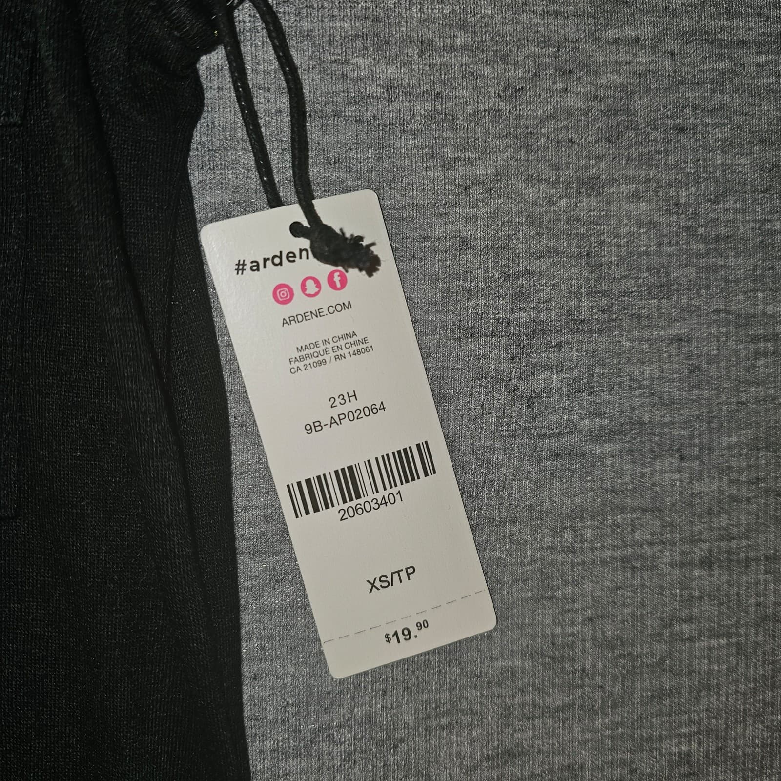 Ardene Black Accent Zip V-Neck Tank Top with zipper & 2 Pockets - Thumbnail 5