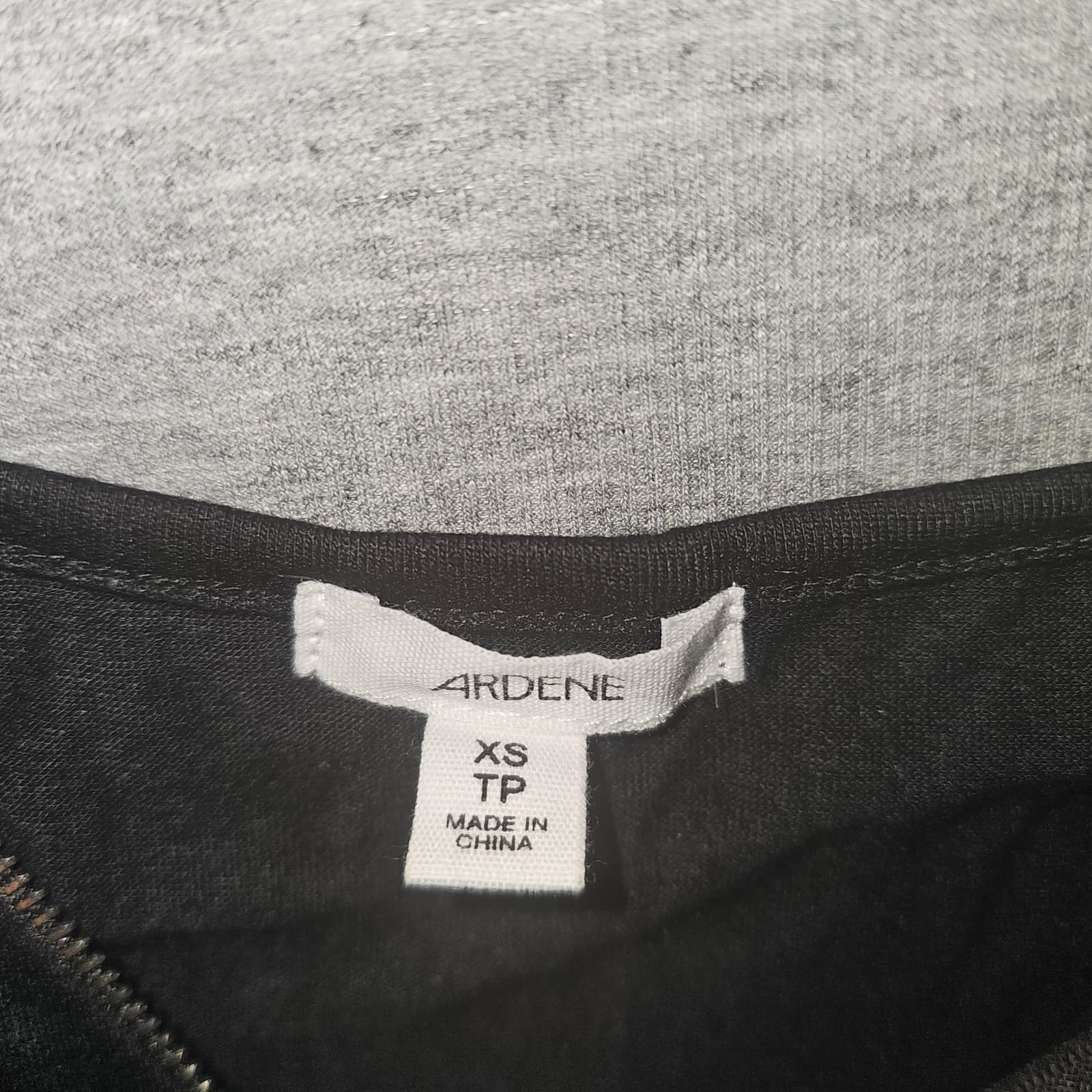Ardene Black Accent Zip V-Neck Tank Top with zipper & 2 Pockets - Thumbnail 3