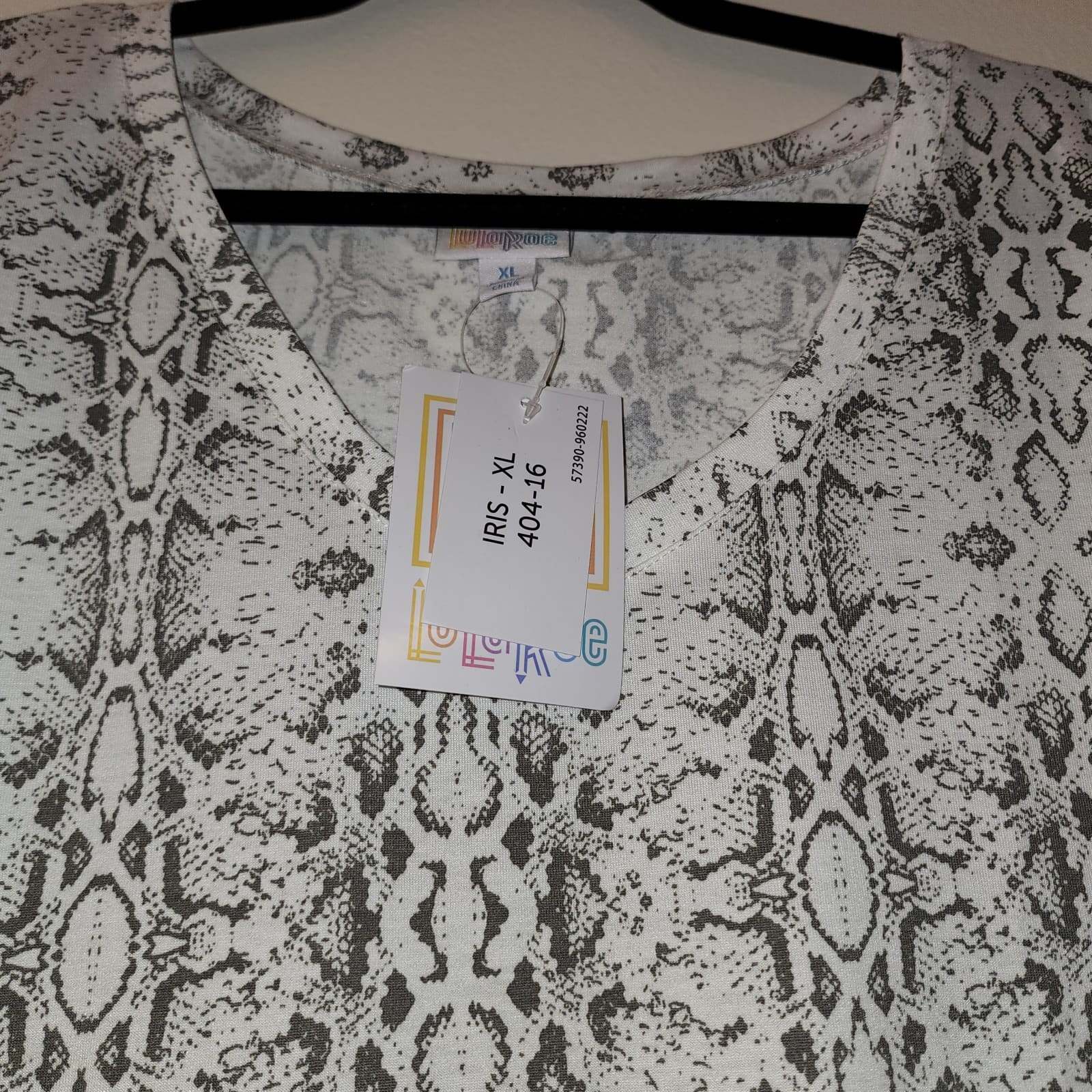 Set of 2 LulaRoe Iris V-Neck Tunic Top Size XL - Thumbnail 8