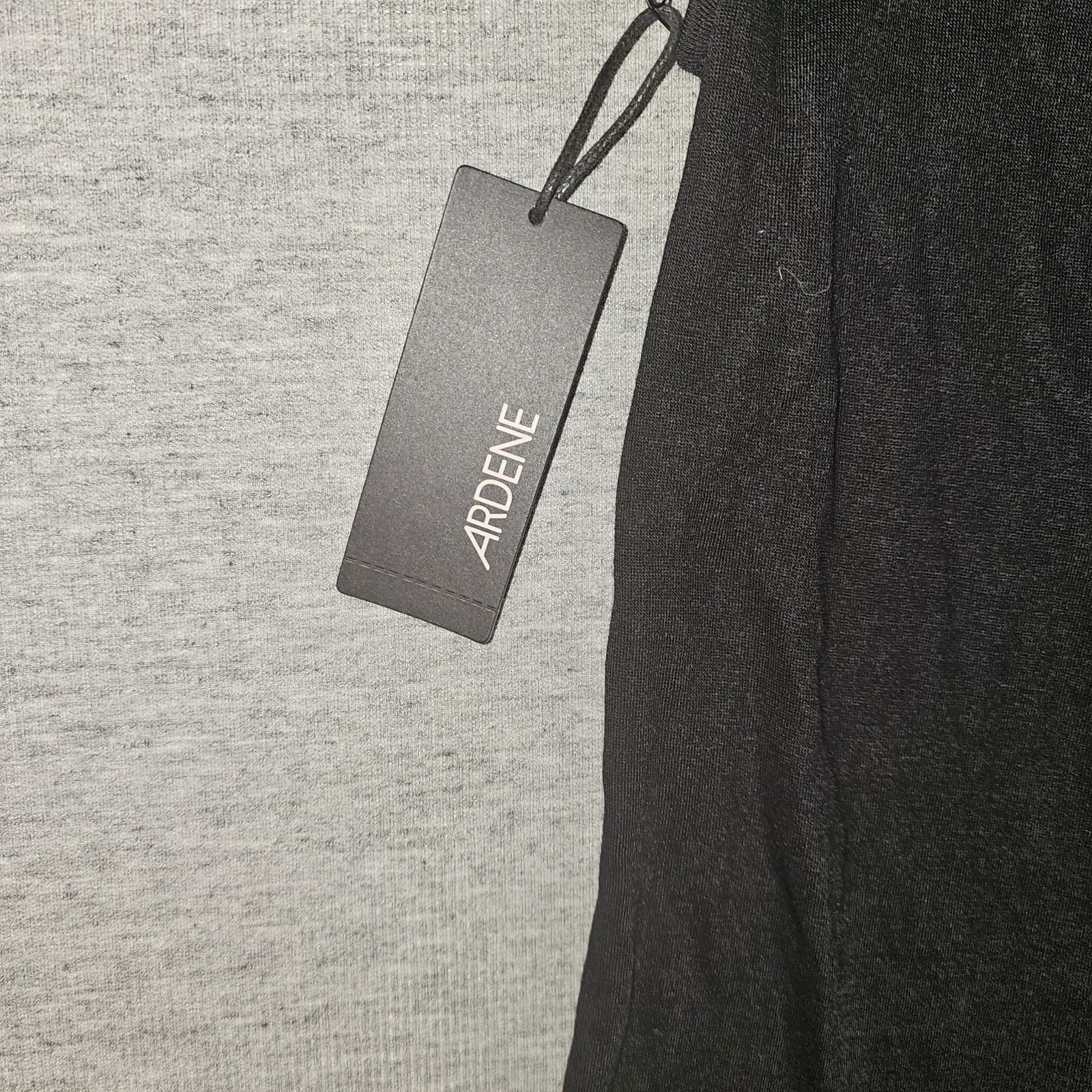 Ardene Black Accent Zip V-Neck Tank Top with zipper & 2 Pockets - Thumbnail 4