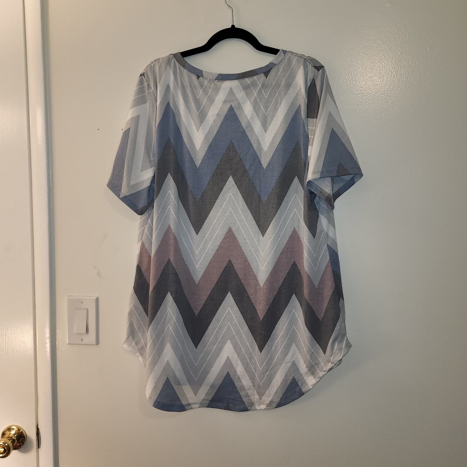 Set of 2 LulaRoe Iris V-Neck Tunic Top Size XL - Thumbnail 2