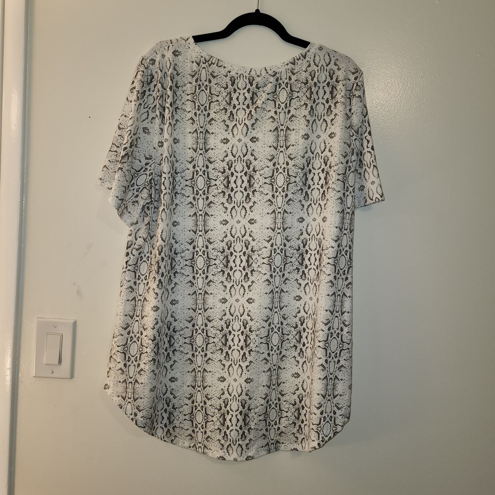 Set of 2 LulaRoe Iris V-Neck Tunic Top Size XL - Thumbnail 7