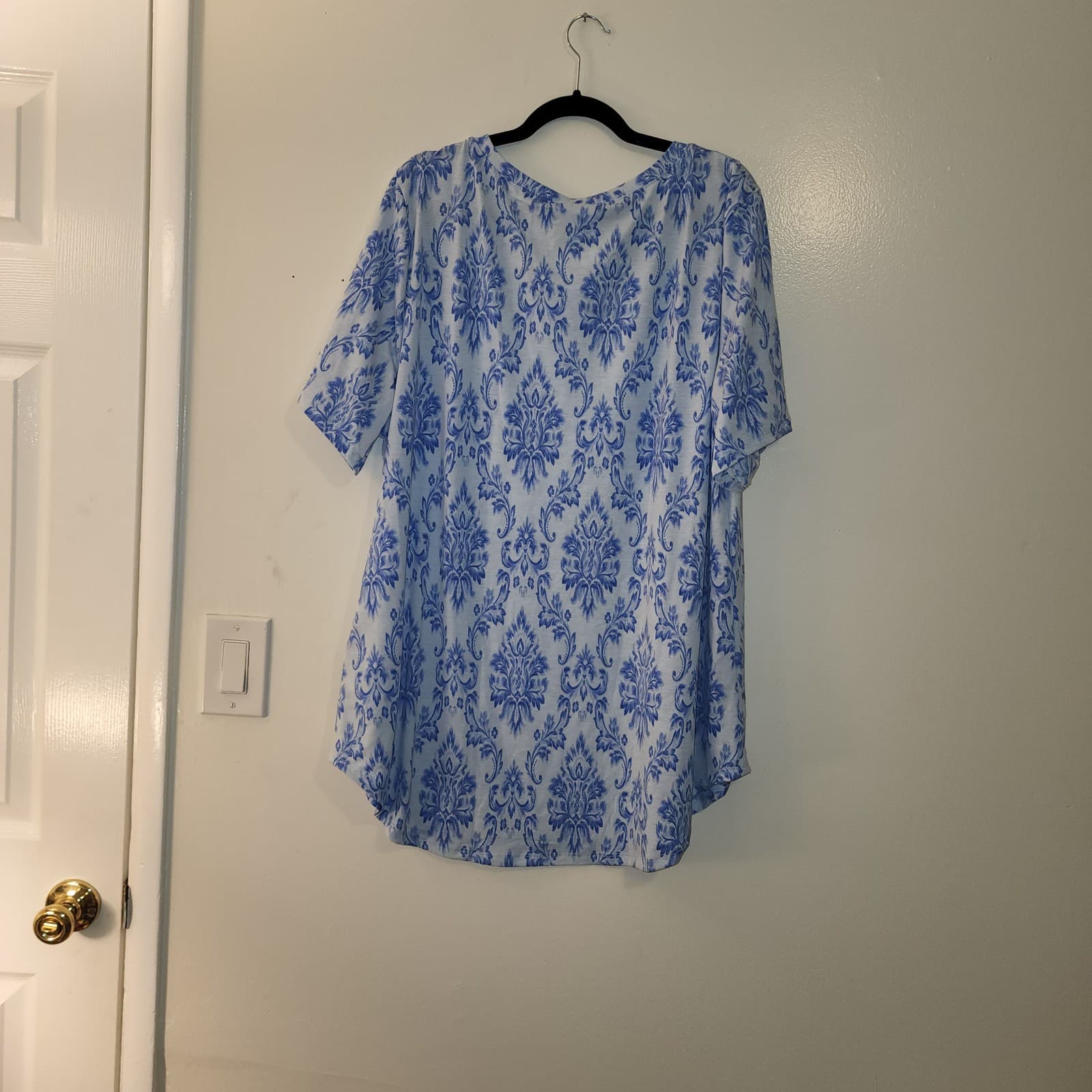 LulaRoe Iris V-Neck Tunic Top with Relaxed Sleeves - Thumbnail 2
