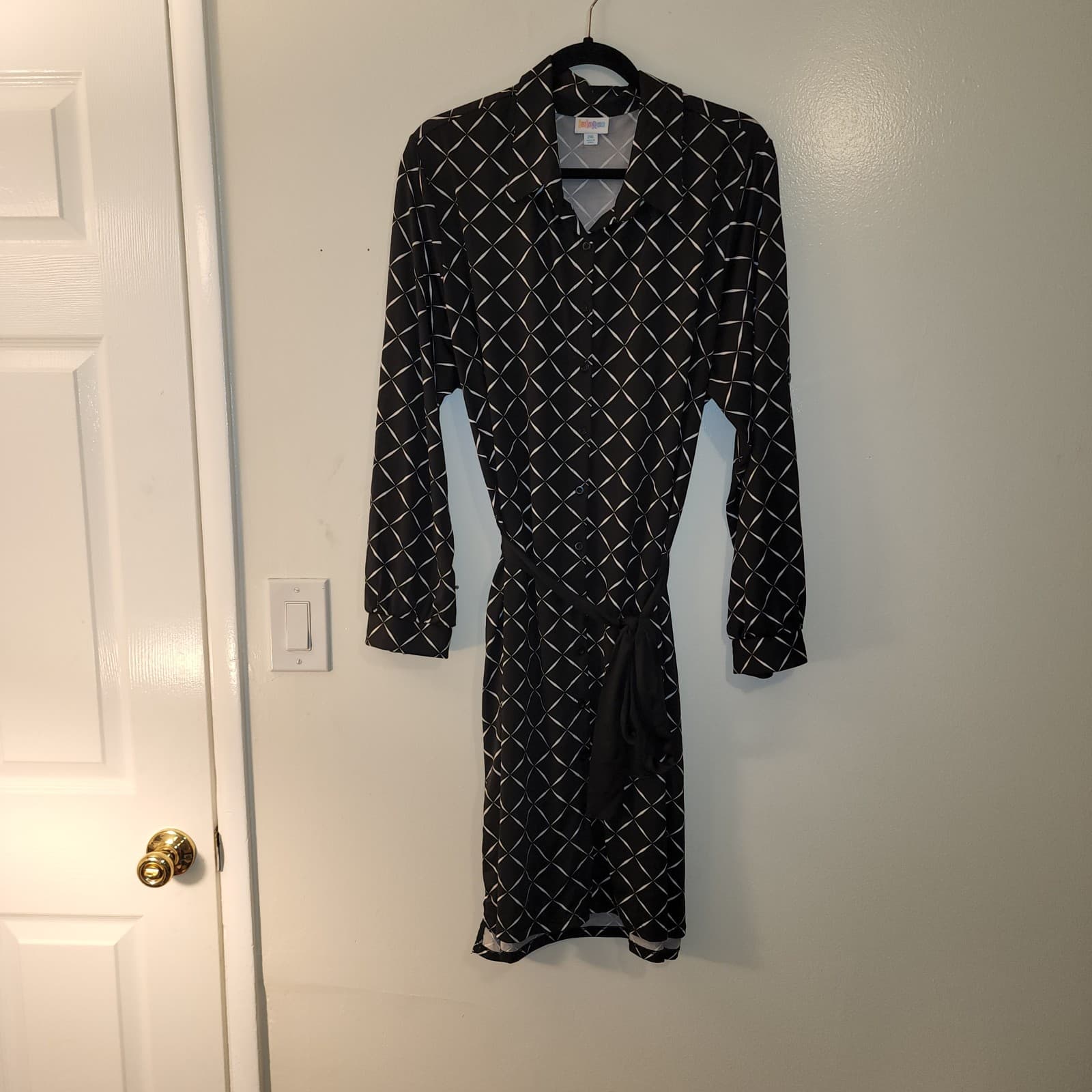 LulaRoe Ellie Classic Dress Shirt with Center Front Buttons - Thumbnail 7