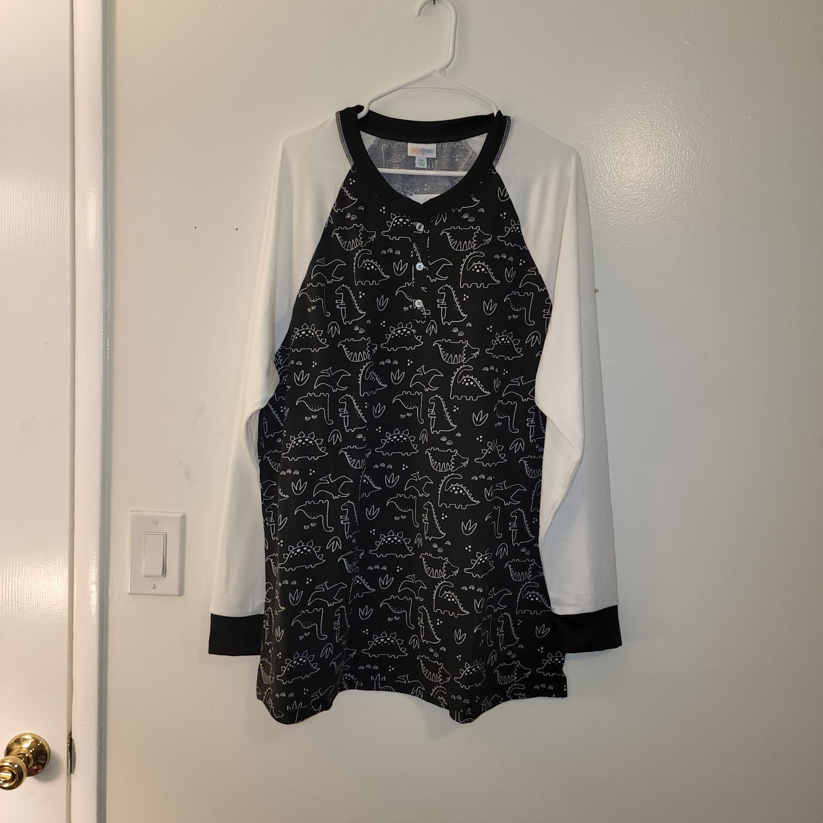 LulaRoe Nark Henley 3 Button Shirt Size 2xl - Thumbnail 2