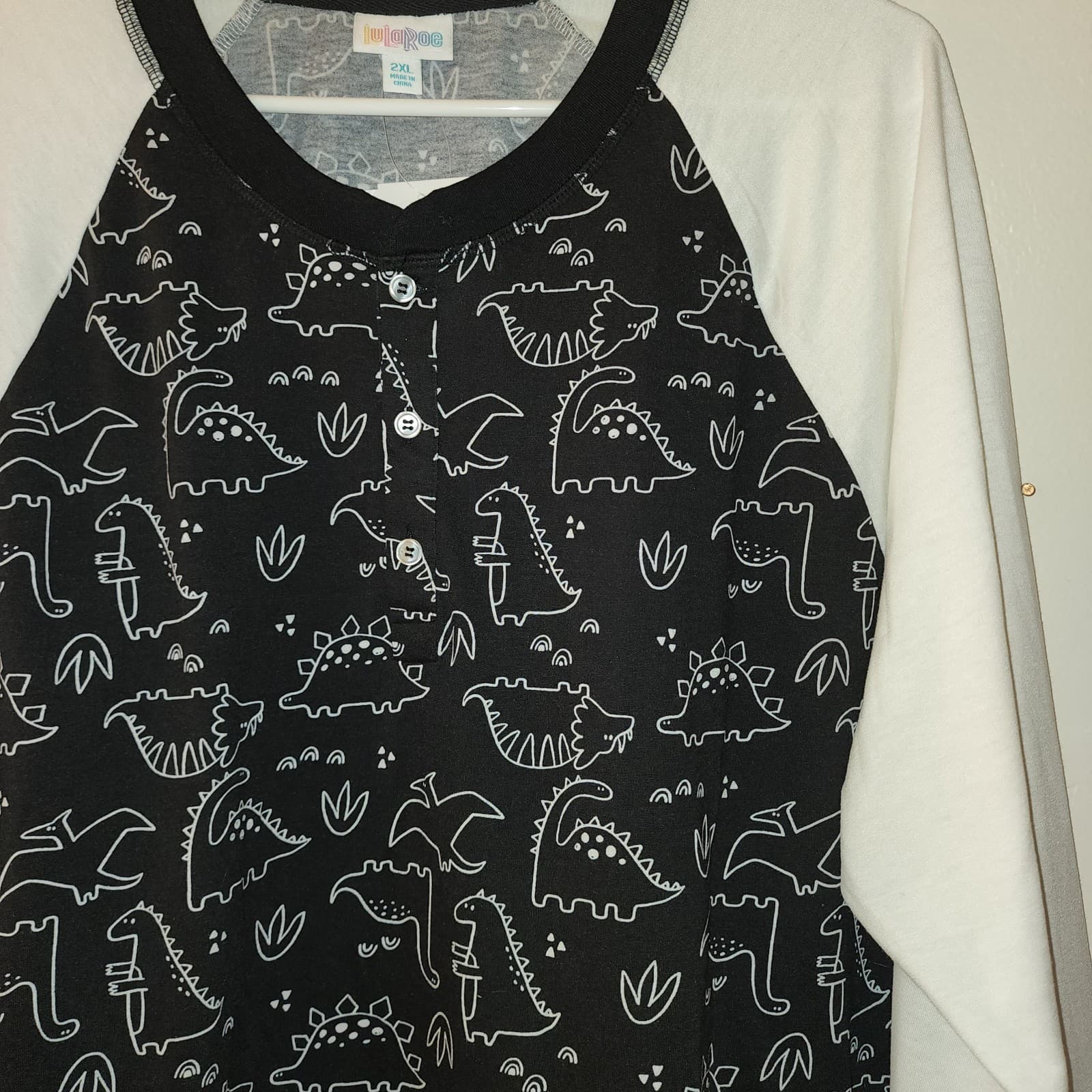 LulaRoe Nark Henley 3 Button Shirt Size 2xl - Thumbnail 5