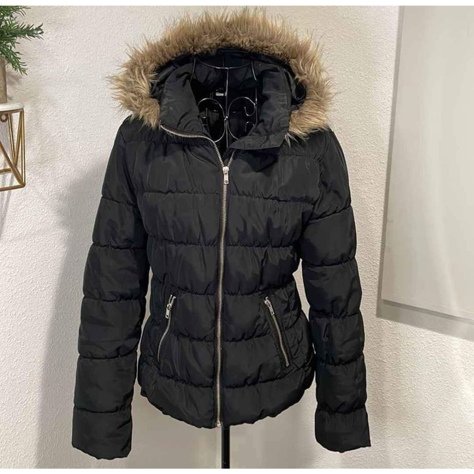 H&M Puffer Coat with Faux Fur Trim Hood in Black Size 8 - Thumbnail 2
