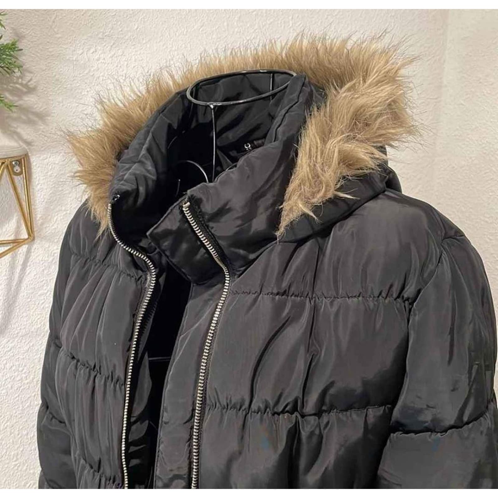 H&M Puffer Coat with Faux Fur Trim Hood in Black Size 8 - Thumbnail 5