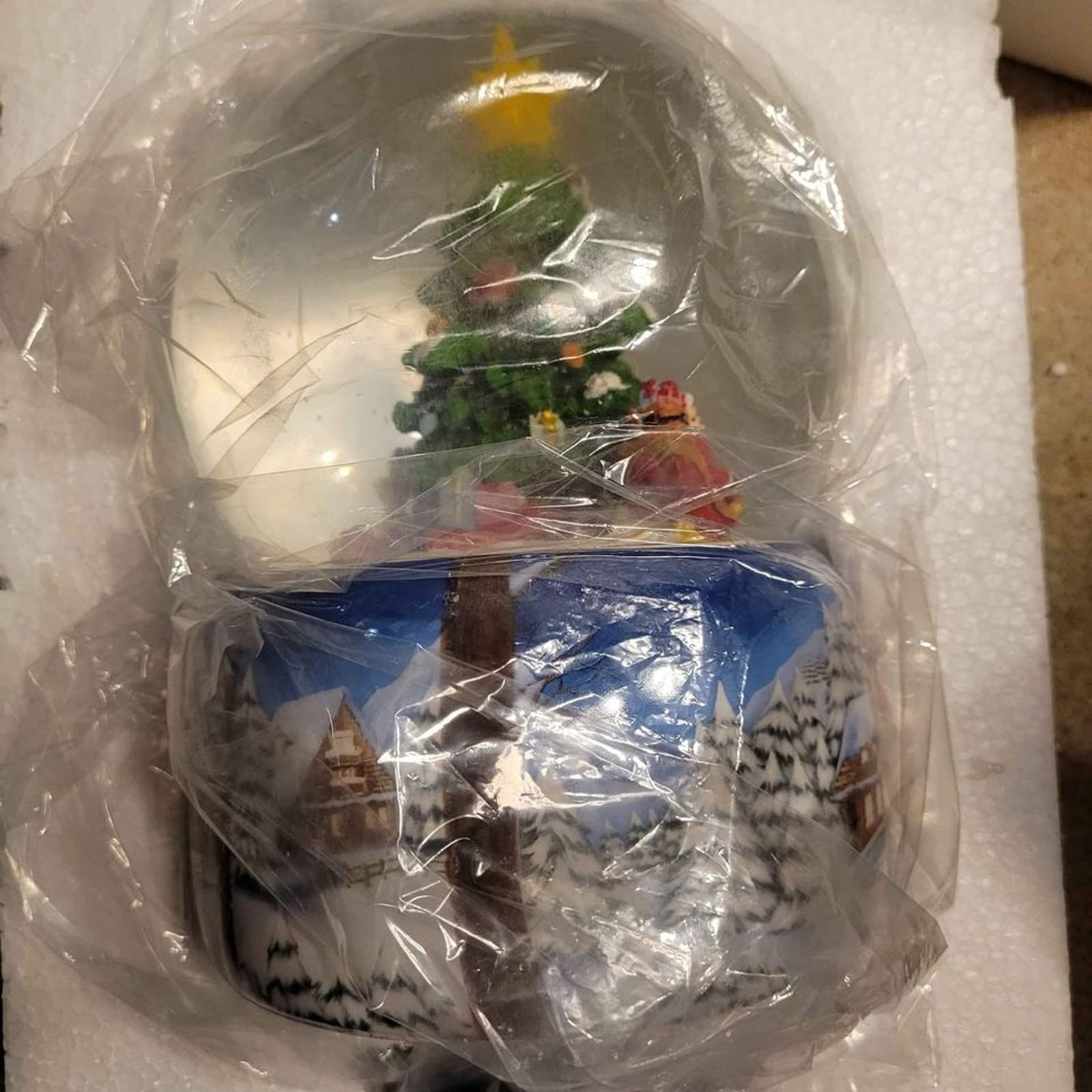Musical Christmas Snow Globe - Thumbnail 2