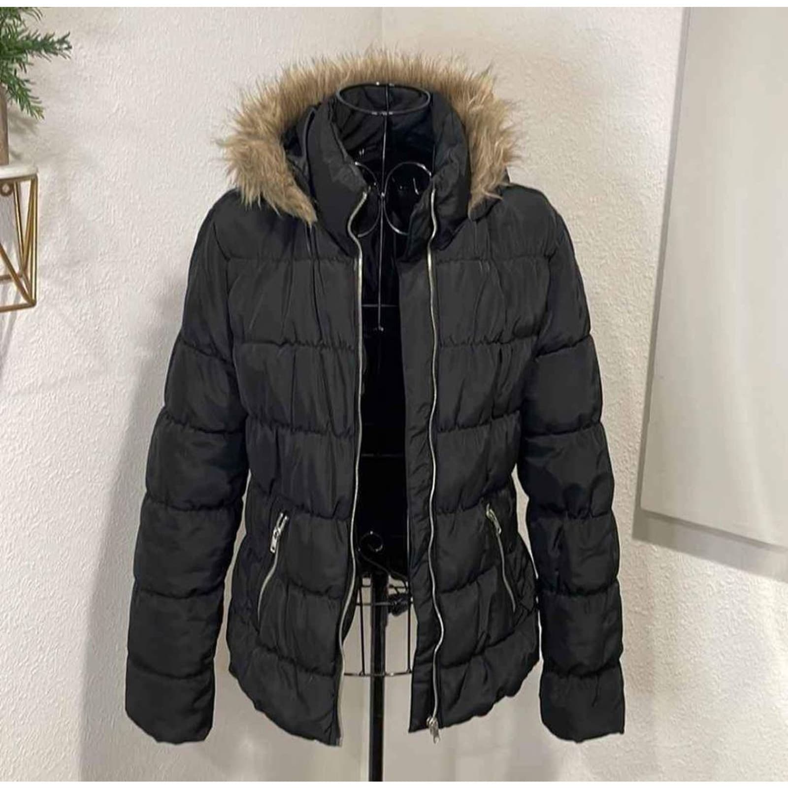 H&M Puffer Coat with Faux Fur Trim Hood in Black Size 8 - Thumbnail 4
