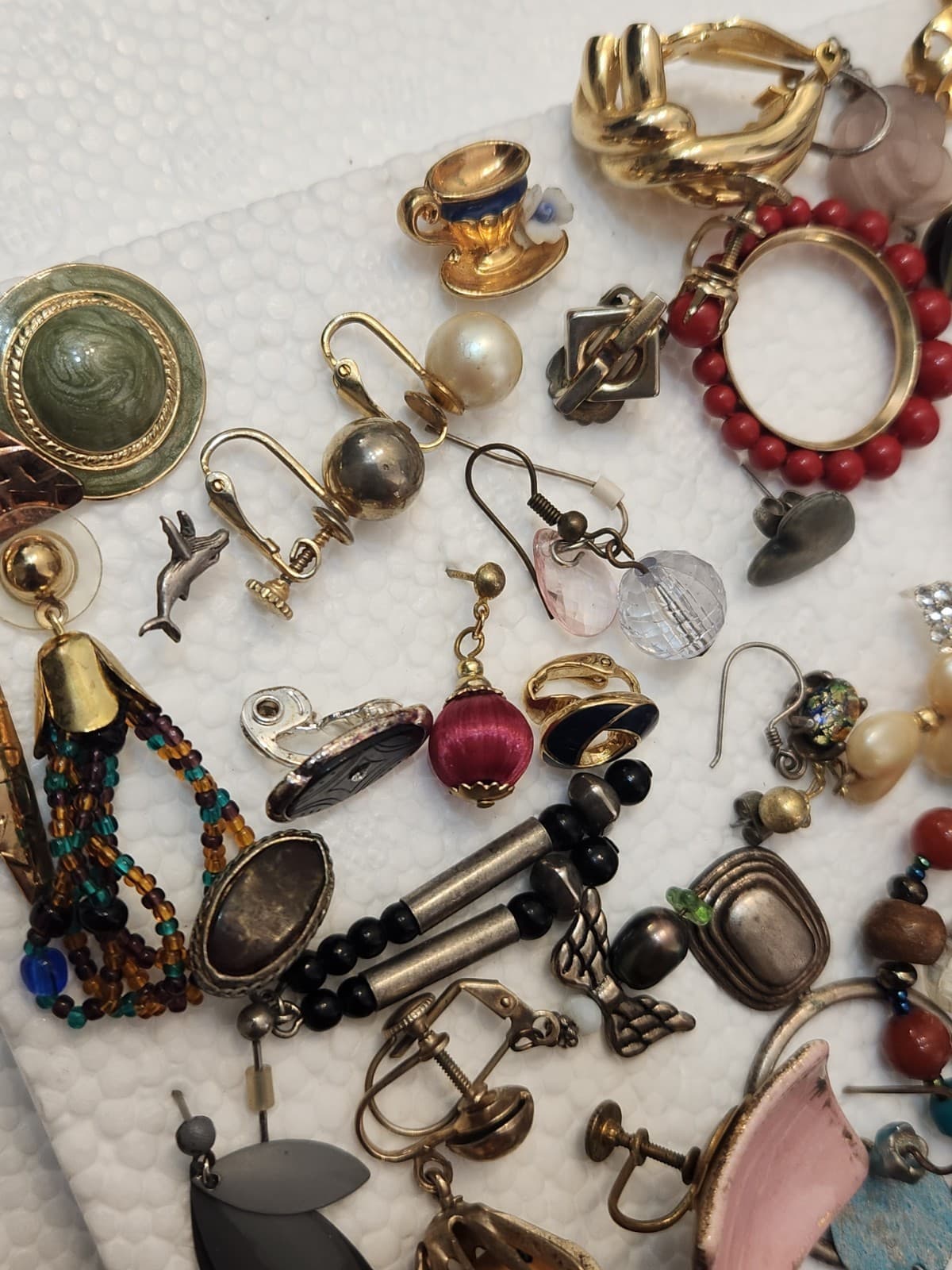 Huge Wearable Costume Jewelry Estate Lot Vintage Modern SINGLE Earring LOT - Thumbnail 2