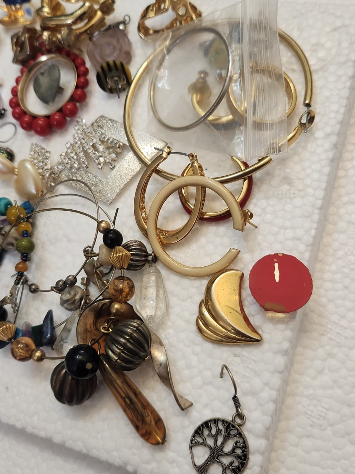 Huge Wearable Costume Jewelry Estate Lot Vintage Modern SINGLE Earring LOT - Thumbnail 4