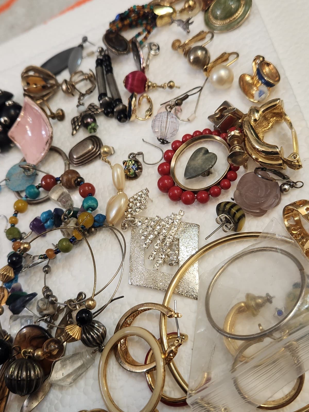 Huge Wearable Costume Jewelry Estate Lot Vintage Modern SINGLE Earring LOT - Thumbnail 5