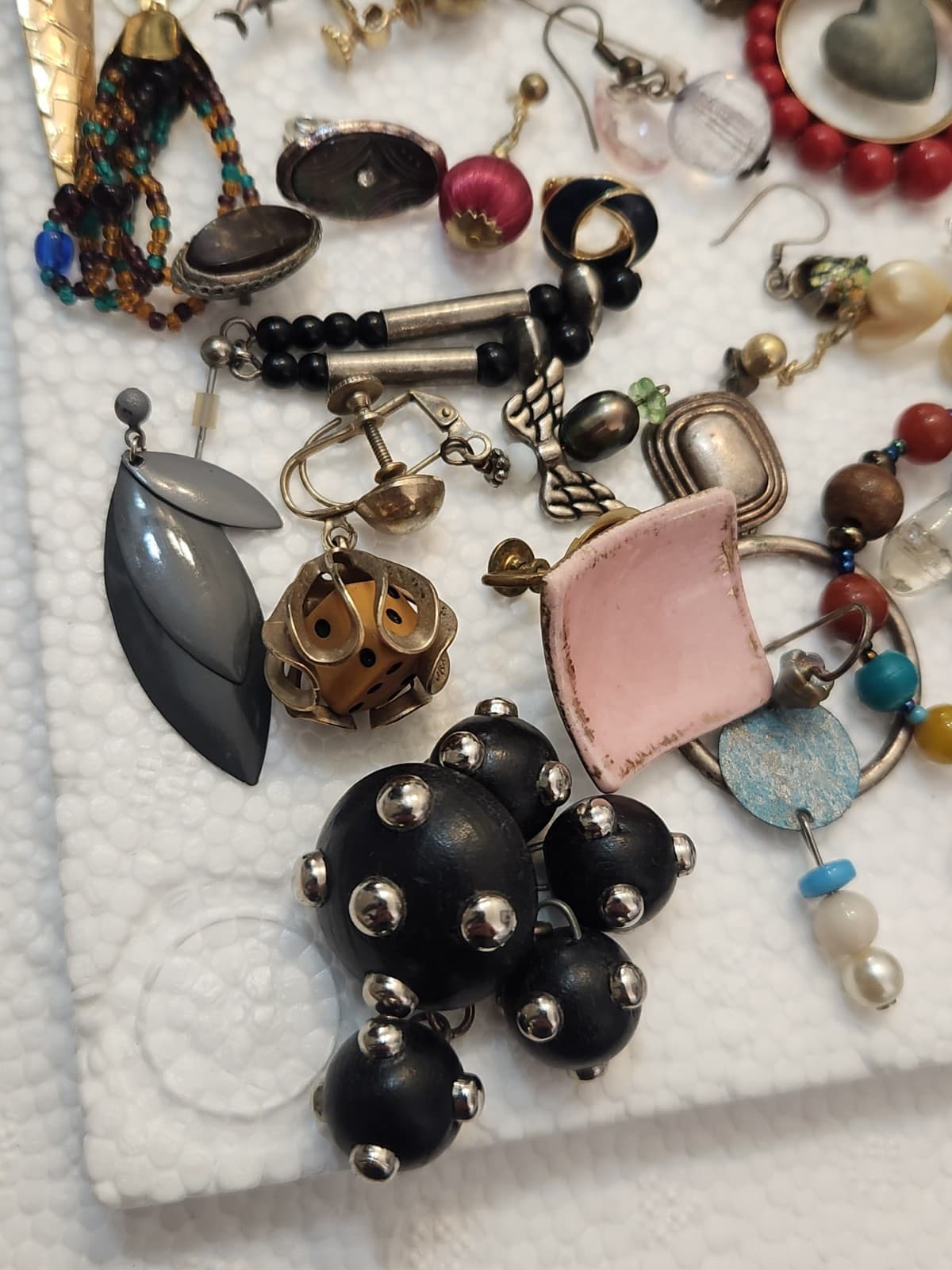 Huge Wearable Costume Jewelry Estate Lot Vintage Modern SINGLE Earring LOT - Thumbnail 3