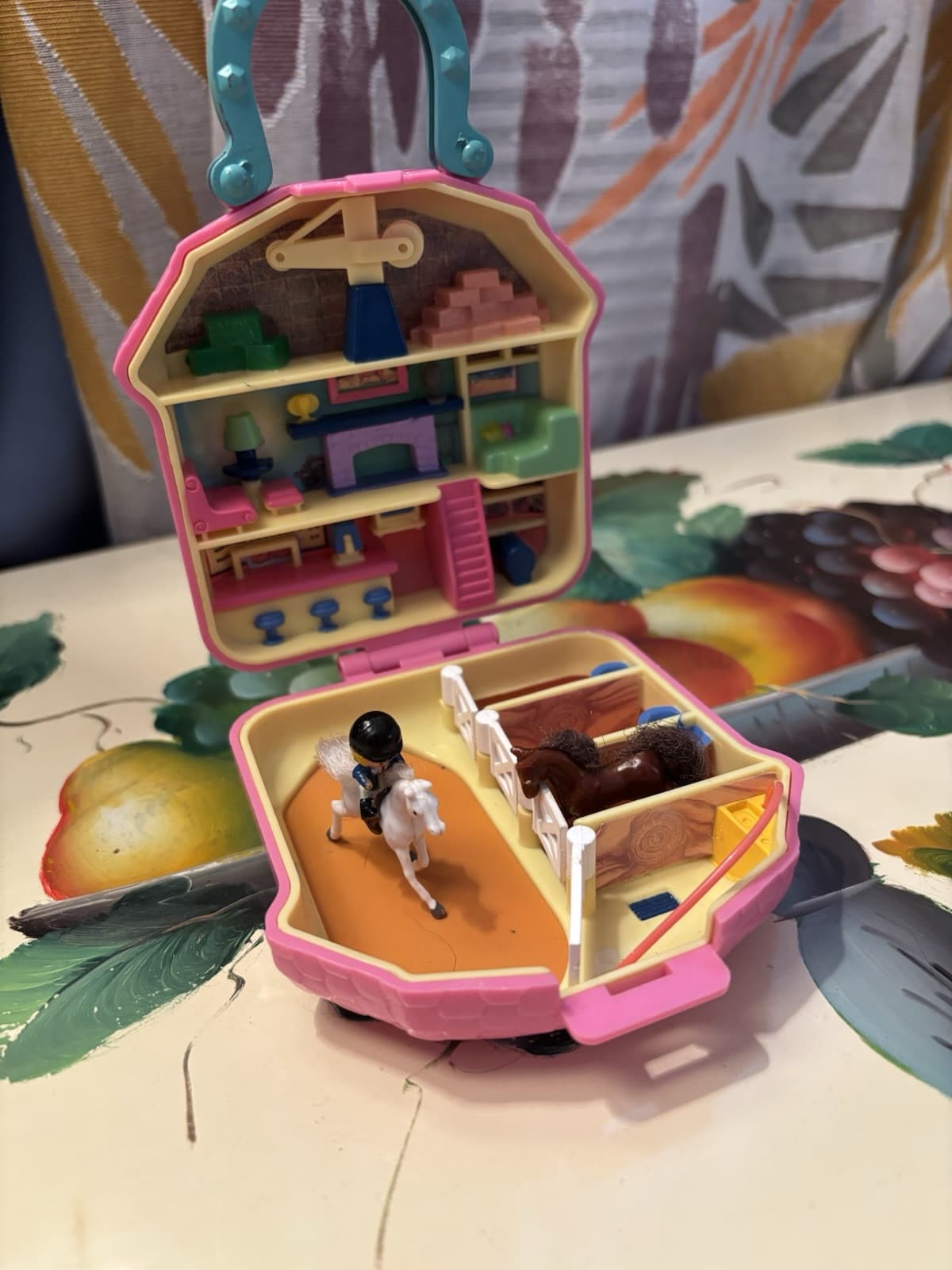 Vintage Polly Pocket Horse Barn W/ Polly Attached To Saddle And 2 Horse Figures - Thumbnail 2