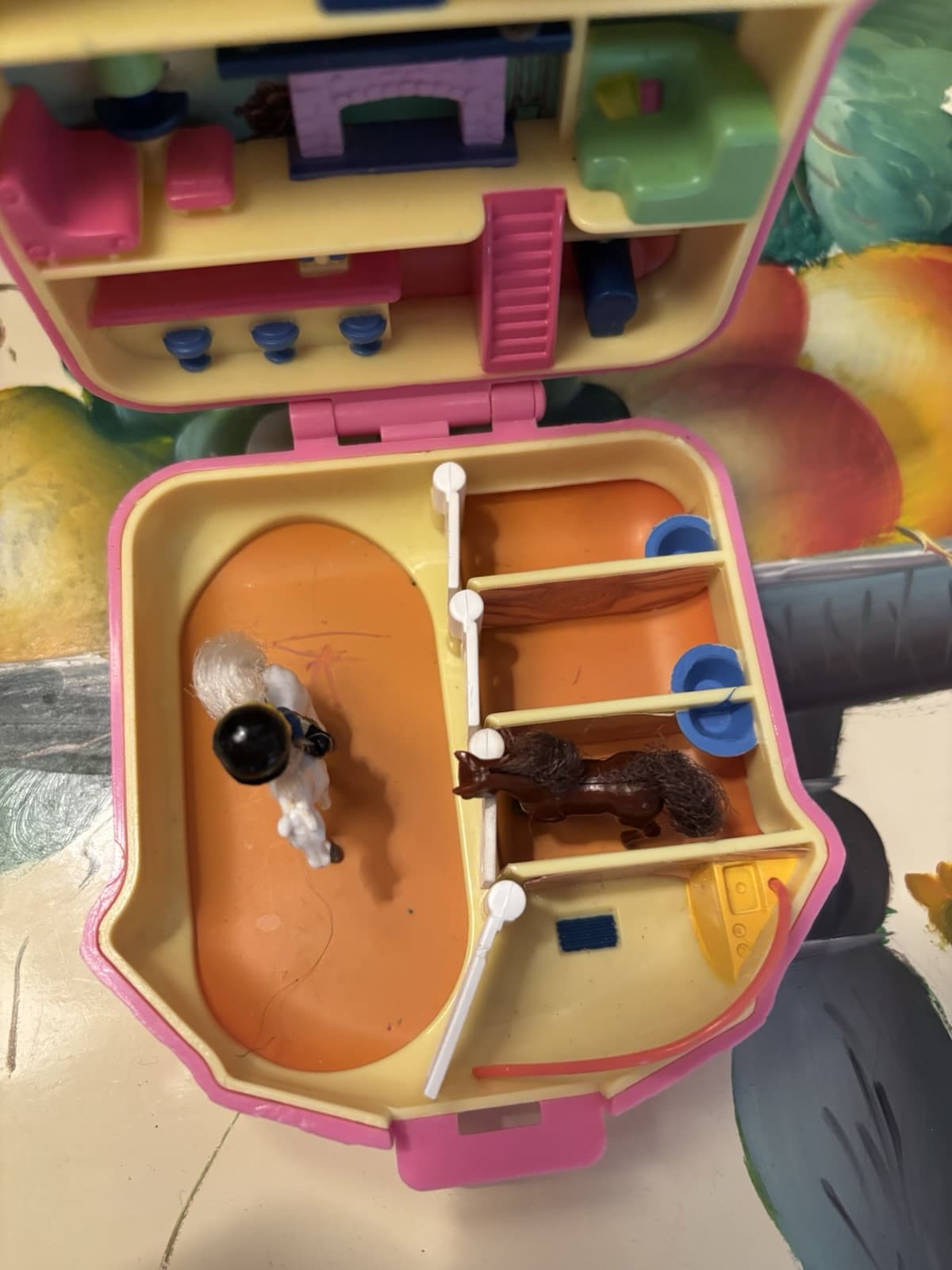 Vintage Polly Pocket Horse Barn W/ Polly Attached To Saddle And 2 Horse Figures - Thumbnail 4