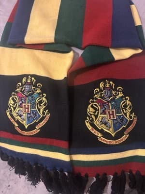 Official Universal Orlando Harry Potter Hogwarts Crest Acrylic Scarf - Thumbnail 6