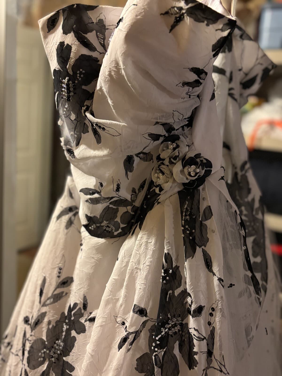 Mori Lee Black White Embroidered Formal Prom Dress Size 6 Evening Gown Designer - Thumbnail 3