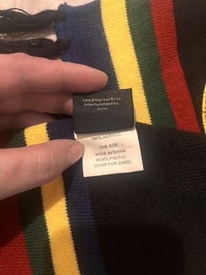 Official Universal Orlando Harry Potter Hogwarts Crest Acrylic Scarf - Thumbnail 5