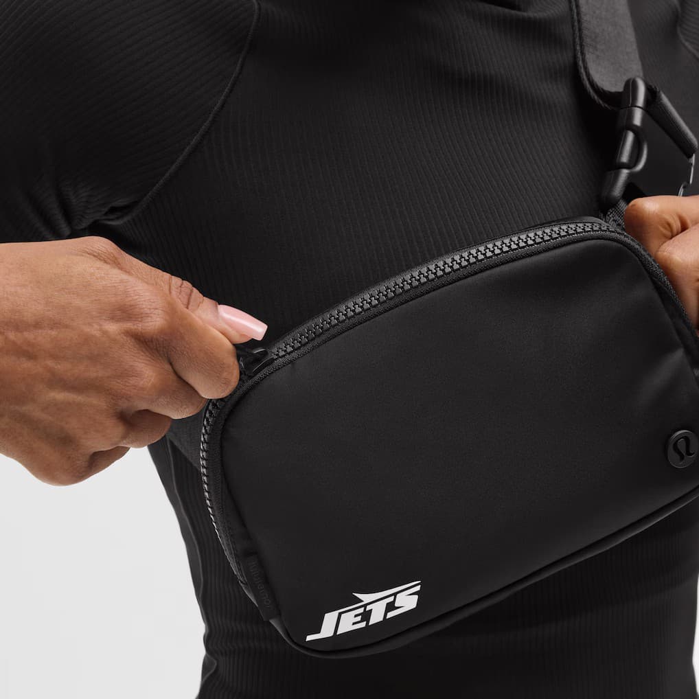 NEW lululemon New York Jets Everywhere Belt Bag - Black | (NWT) - Thumbnail 2