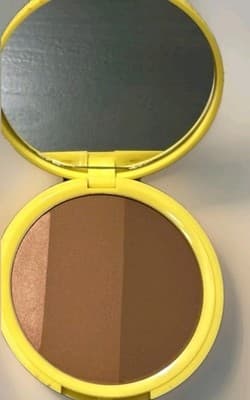 Trixie Cosmetics Flower Power Bronzer Free Love Freesia Powder NIB New Authentic - Thumbnail 4