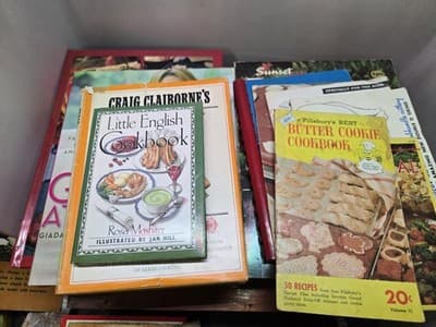 Lot Of 11 Assorted Vintage And Modern Cookbooks