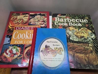Lot Of 11 Assorted Vintage And Modern Cookbooks - Thumbnail 6