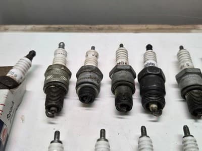 Vintage Antique Collectable Mixed Lot Of 16 Spark Plugs AUTO LITE AC CHAMPION - Thumbnail 3