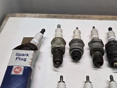 Vintage Antique Collectable Mixed Lot Of 16 Spark Plugs AUTO LITE AC CHAMPION - Thumbnail 8