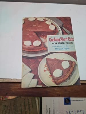 Lot Of 11 Assorted Vintage And Modern Cookbooks - Thumbnail 10