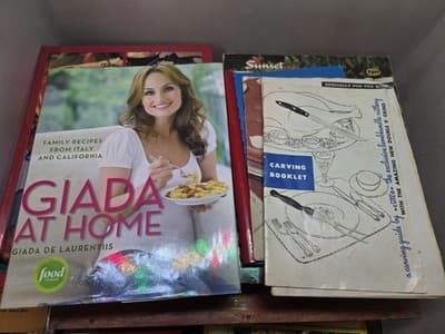Lot Of 11 Assorted Vintage And Modern Cookbooks - Thumbnail 4