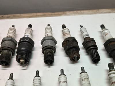 Vintage Antique Collectable Mixed Lot Of 16 Spark Plugs AUTO LITE AC CHAMPION - Thumbnail 10